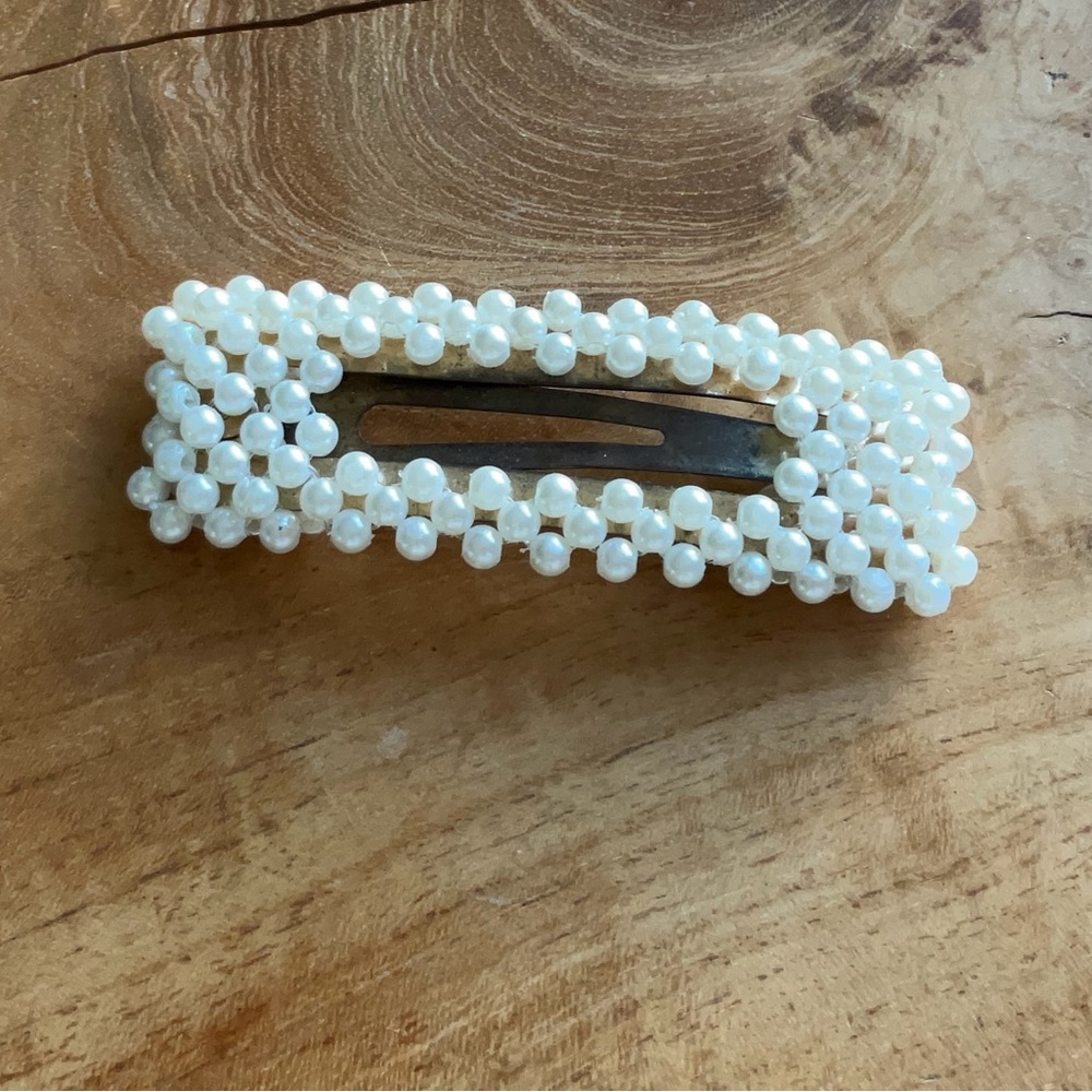 🪽 Trendy 𝗧𝗮𝗶𝗻𝘁𝗲𝗱 Pearl Hair Clip 𝗕𝗥𝗔𝗡𝗗 𝗡𝗘𝗪